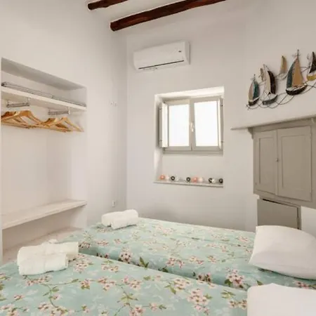 Marousso's Seafront House * Alikí